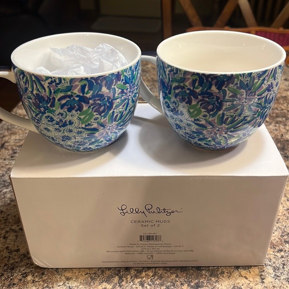 Lilly Pulitzer Dining Lilly Pulitzer Set Of 2 12 Oz Mugs Poshmark